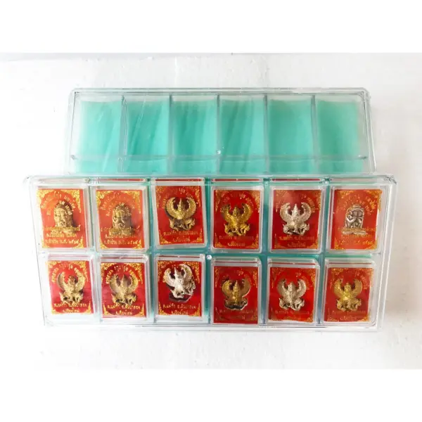 กล่องใส่พระ กล่องใส่ของสะสม แบบพลาสติกขนาด12ช่องใหญ่(ขนาดช่อง4.5X6.0ซม.) - Image 4